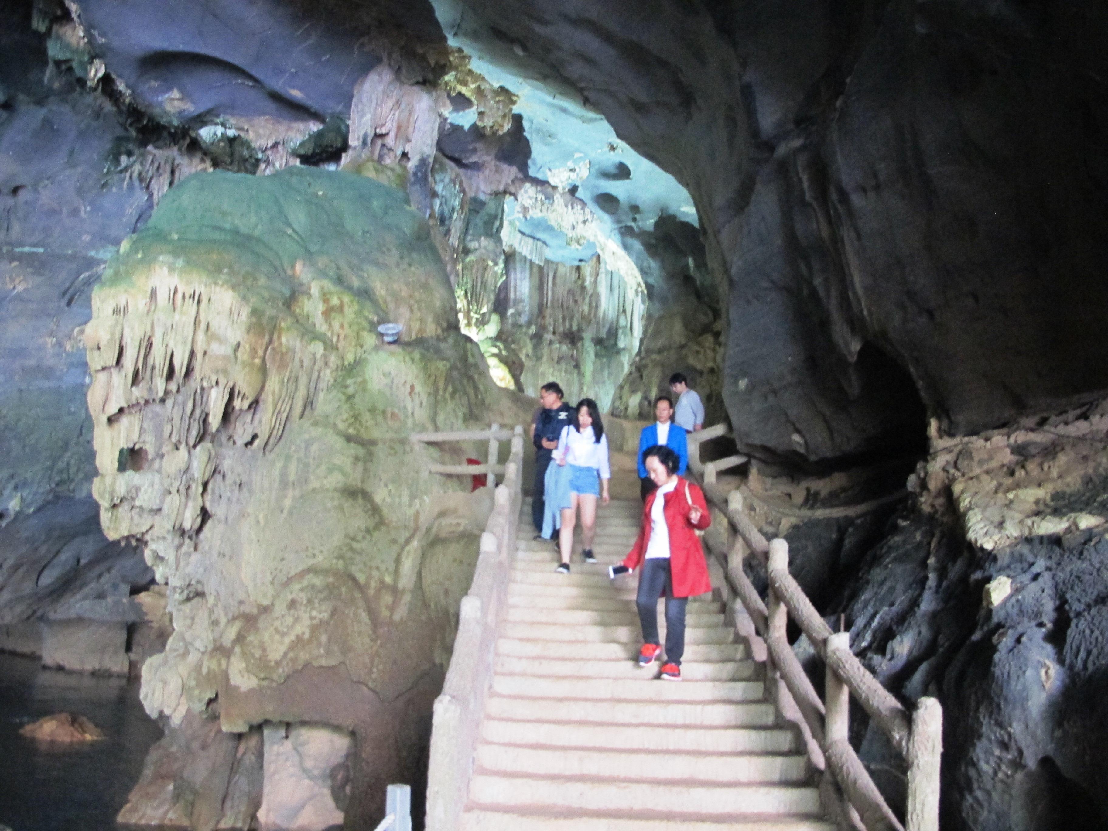  Thăm hang động mùa đông, tại sao không?